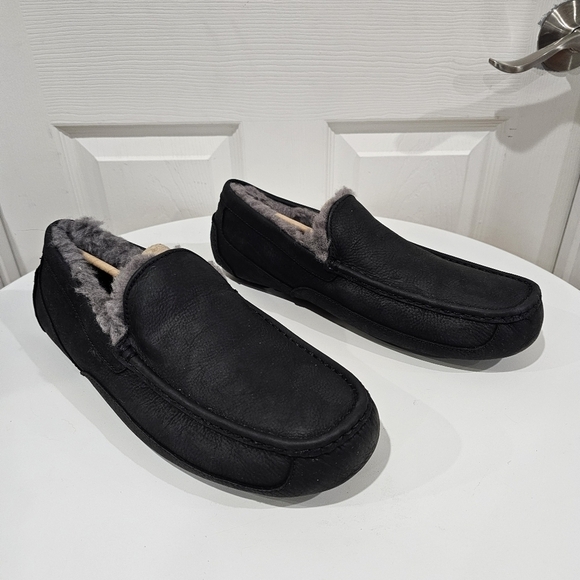 Ugg Ascot Matte Black Leather Loafer main image 5